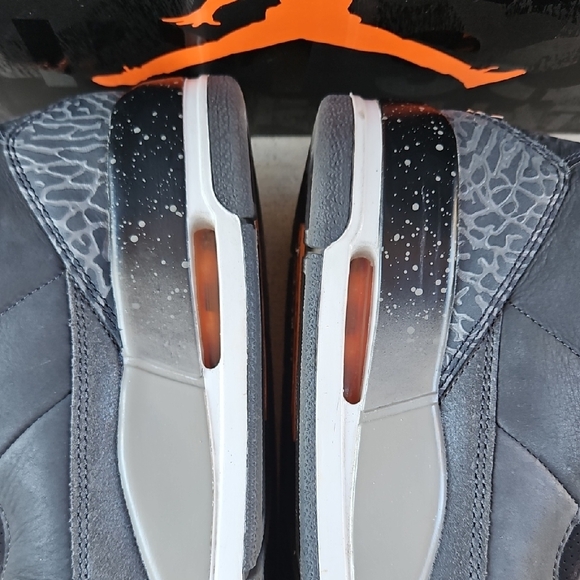 Air Jordan 3 Retro Sneakers - Picture 7 of 11